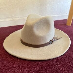 Brixton Field Hat in tan - size L